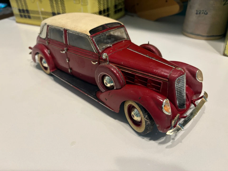 1937 Lincoln K Touring Cabriolet 1/18 Scale Diecast  Signature Models  Car - Image 3 of 4