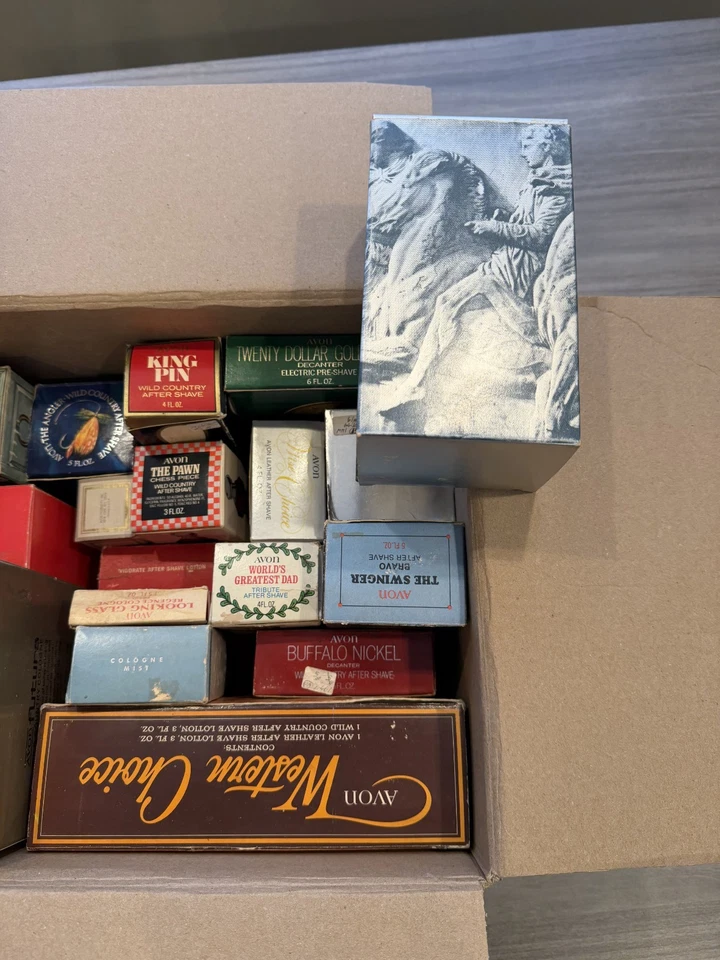 ENORME LOTE DE 19 FRAGANCIAS AVON - VINTAGE - EN SU CAJA ORIGINAL Foto 4 de 4