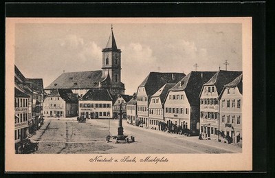AK Neustadt a. Saale, Blick auf den Marktplatz, Haus Adam Voll und die Kirche d 