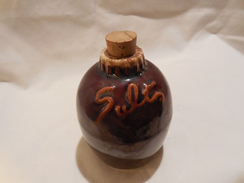 Hull Pottery Co Brown Drip Large Barrel Salt Shaker with cork - USA - Picture 2 of 3