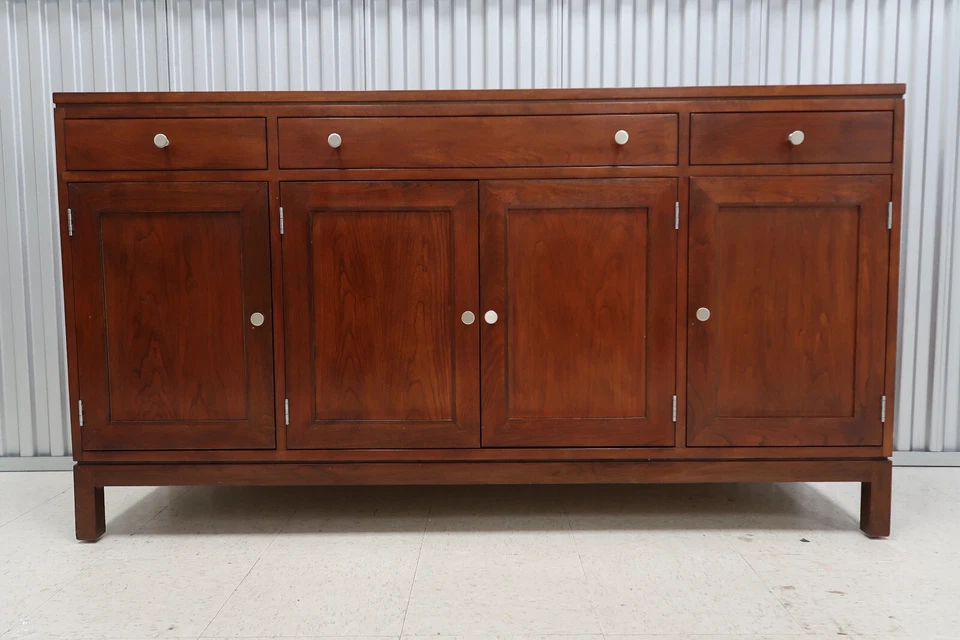 Stickley Modern Shaker Cherry Credenza / Aparador Foto 2 de 4