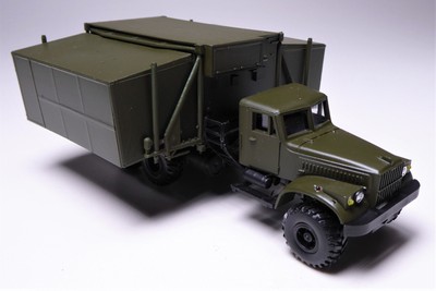 Operationstrakt KrAZ-255B mit Faltkoffer FK1 Medizinische Einrichtung 1:87HO