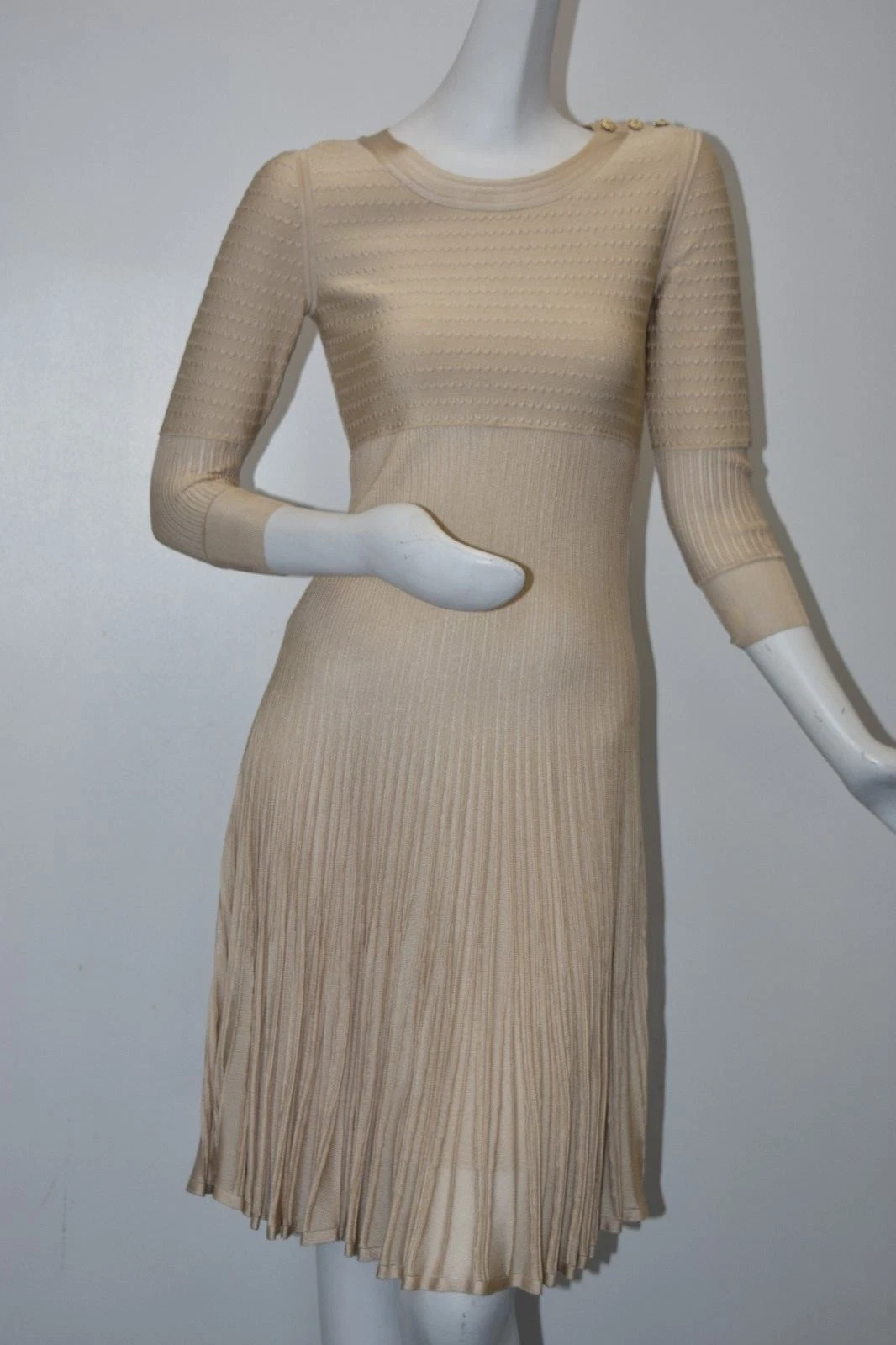 $3100 NUOVO con ETICHETTA Chanel lavorato a maglia abito elasticizzato beige a pieghe manica lunga aderente 38