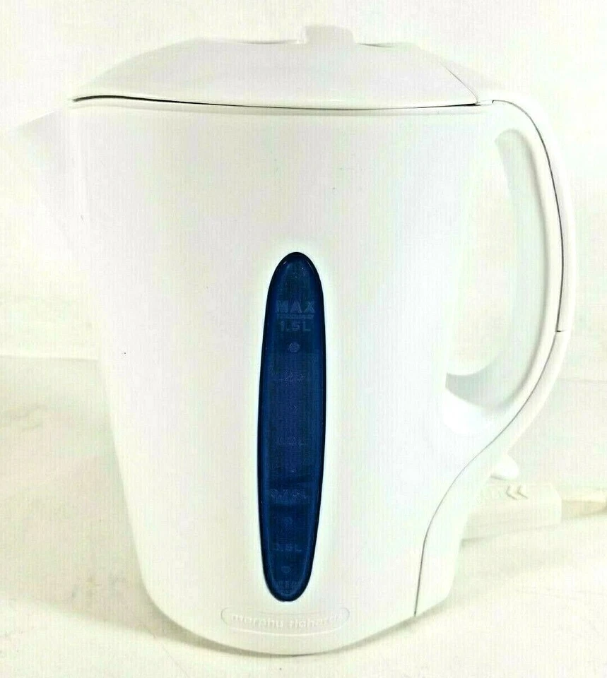 Hervidor de agua eléctrico de viaje Morphy Richards 1,8 litros blanco Reino Unido y EE. UU. A/C Power Foto 3 de 4