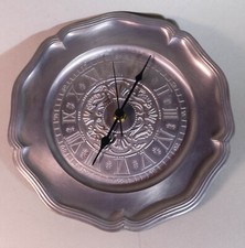 Wanduhr aus ZINN Kaminuhr, K&uuml;chenuhr Sammleruhr Ohne Besch&auml;digungen und l&auml;uft