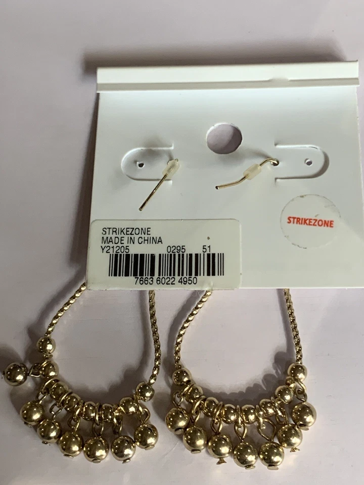 Pendientes colgantes Charter Club tono dorado diseño lágrima torcida con cuentas doradas colgantes Foto 4 de 4