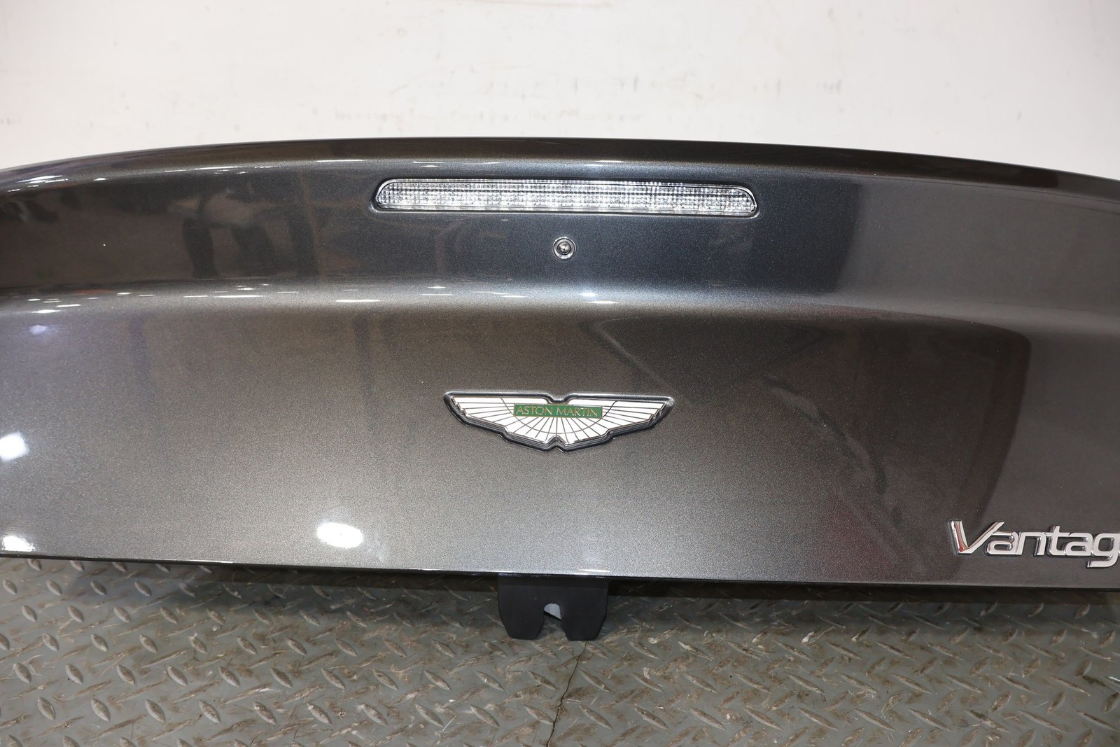 10 Aston Martin V8 Vantage Trunk / Decklid Assembly Meteorite Silver
