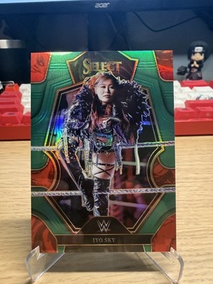 2023 Panini Select WWE #159 Iyo Sky /5 Emerald Green 1/5 *BOOK END* 