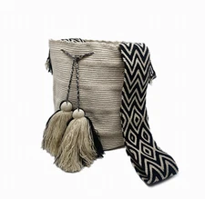 Wayuu bag hand-woven by members of the Colombian indigenous tribe 1092