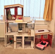 RAINBOW HIGH Wooden Dolls House, Colour changing Car, Furniture, Jade doll
