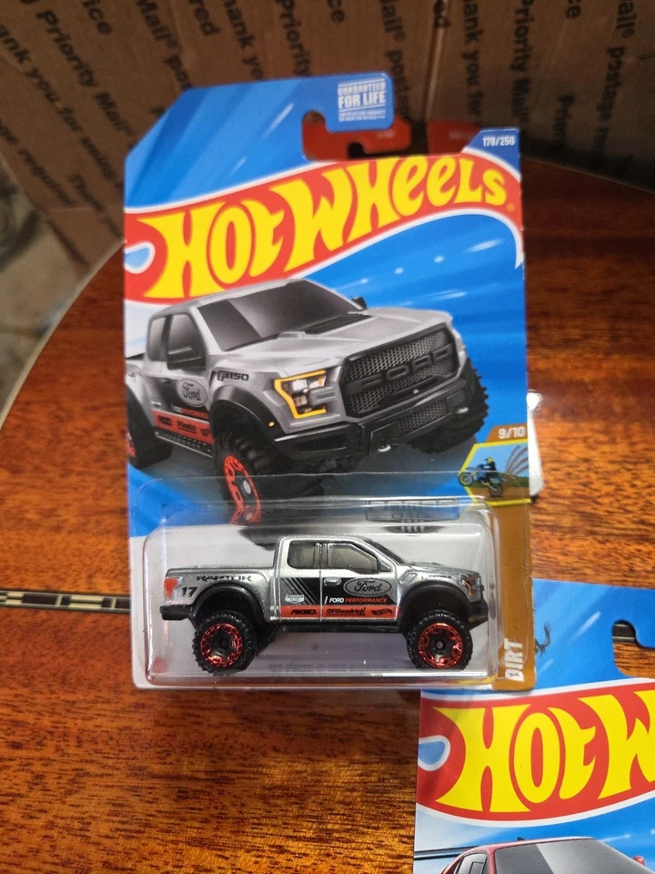 Hot Wheels Ferrari F40S/TREASURE Hunt/Paquete de 5 coches/Exclusivos en tienda envío gratuito Foto 2 de 4