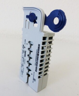Lenze Servo Drives 9400 E94AYM11 HW: VB SW: 01.03 -unused-