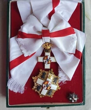 Spanish Military Order of Merit Award in box, gold (Cross, Star, Miniature) rare