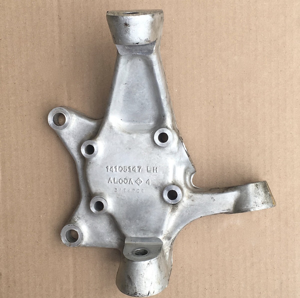 STEL① 88-90 CORVETTE C4 STEERING KNUCKLE SPINDLE FRONT LH 14105147