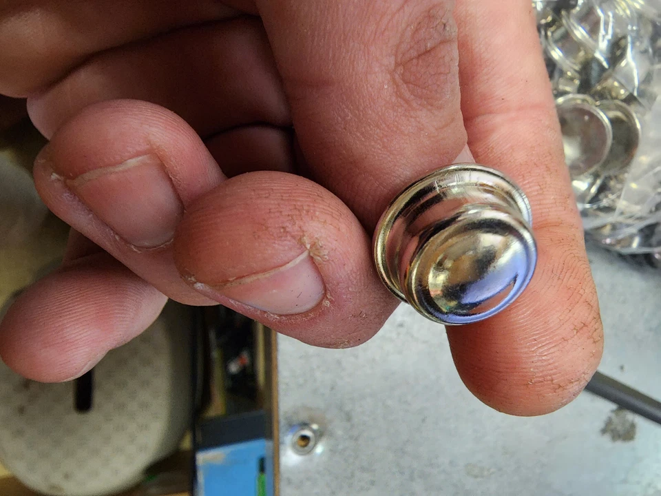 Lote de tapa de empuje de tuerca de empuje de tractor de pedales de colección NOS (4) rueda de pedales tipo cúpula temprana Foto 2 de 4