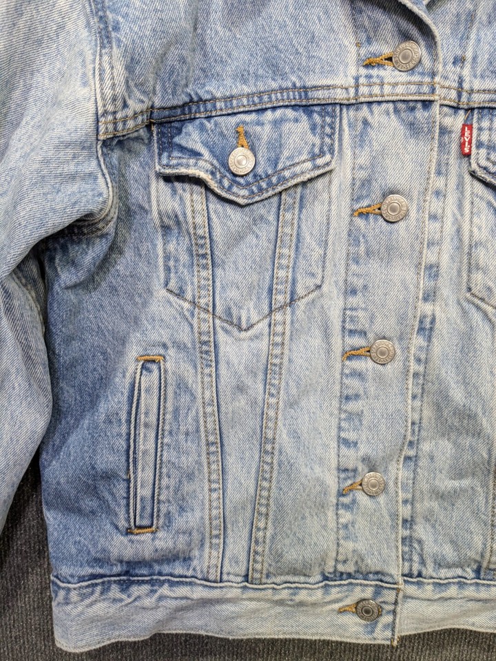 Levis Denim Jacket Womens Small Logo Back Logo Patch Classic Jeans