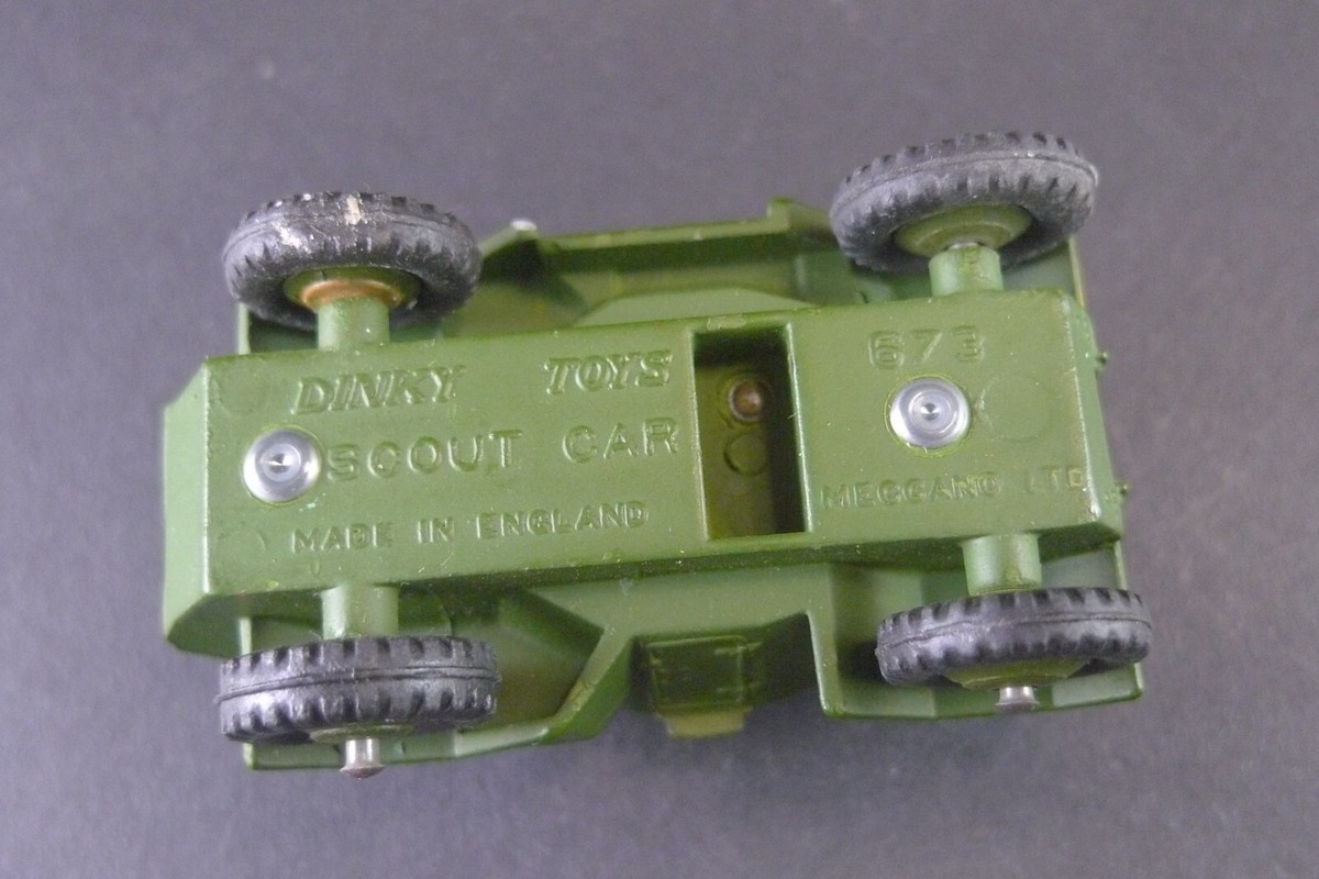 DINKY TOYS GB. SCOUT CAR. + boite REF. 673. (lot2 DINKY TOYS GB. SCOUT CAR. + boite REF. 673. (lot2