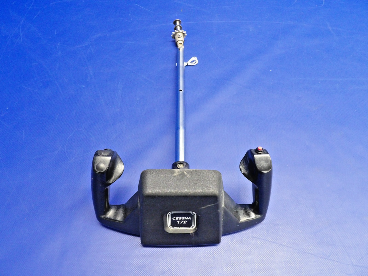 Cessna 172 / 172G Co-Pilot Control Wheel / Yoke 0760019-1 (0326