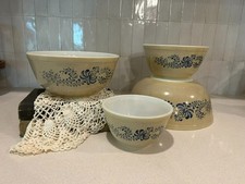 MINT Vintage Pyrex Cinderella Nesting Mixing Bowls Homestead Complete Set of 4