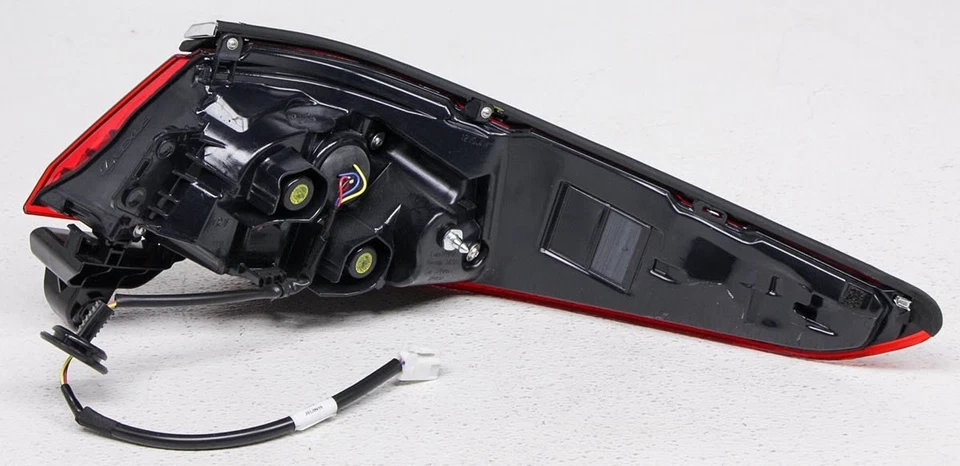 Lámpara trasera LED lateral izquierdo 81560-06610 lente agrietada OEM Lexus ES250 ES 300h ES350h Foto 3 de 4