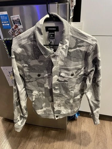 KINDRED Men’s Gray Rhinestone Trucker Jacket Small Dessert Camo  Rare  $149 - product listing photo