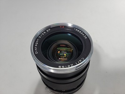 Near Mint Carl Zeiss Distagon 2/28 ZF 28mm F2 lens
