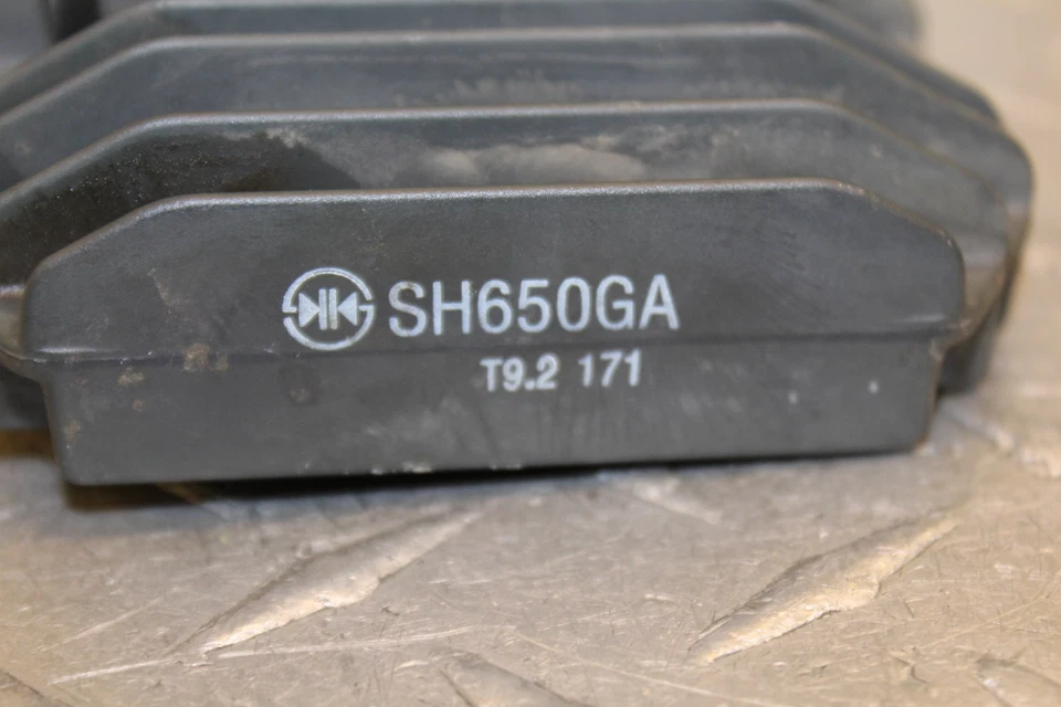 Regulador de voltaje rectificador Kawasaki KLR650 2009 Foto 4 de 4