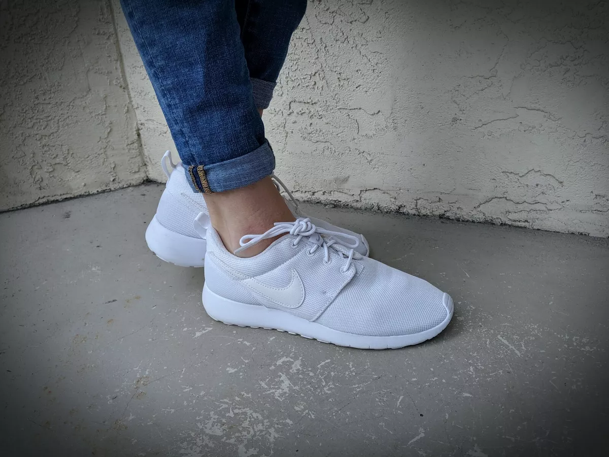 pirámide tuyo Magnético NIKE ROSHE ONE GS TRIPLE WHITE 599729-102 RUNNING SHOES Youth 5  Women&#039;s 6.5 | eBay