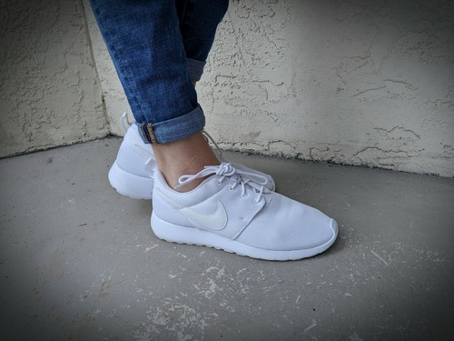 roshe one triple white