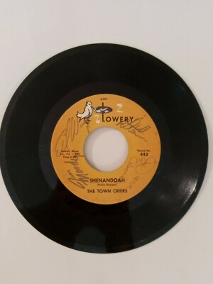 GARAGE BAND 45 RPM RECORD - THE TOWN CRIERS -Lowery - SIGNED