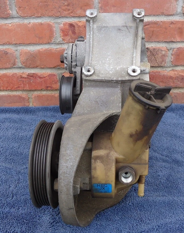 Насос гидроусилителя руля и кронштейн кондиционера 1993 Ford F250 F350 7,5 л 460 от оригинального производителя б/у 88-97 - Изображение 3 из 4