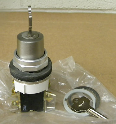 ALLEN BRADLEY 800T-J45KT7 SELECTOR SWITCH NEW 800TJ45KT7
