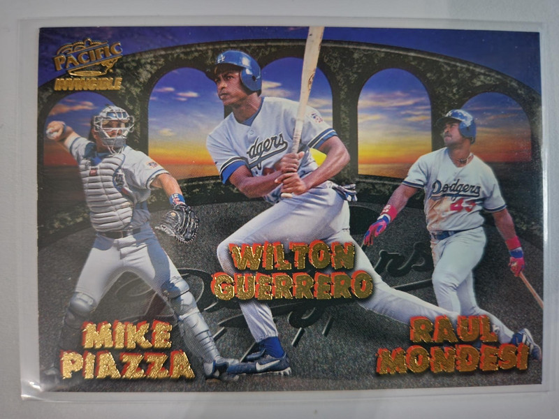 1998 PACIFIC INVINCIBLE #14 DODGERS TEAM CHECKLIST MIKE PIAZZA(HOF), MONDESI