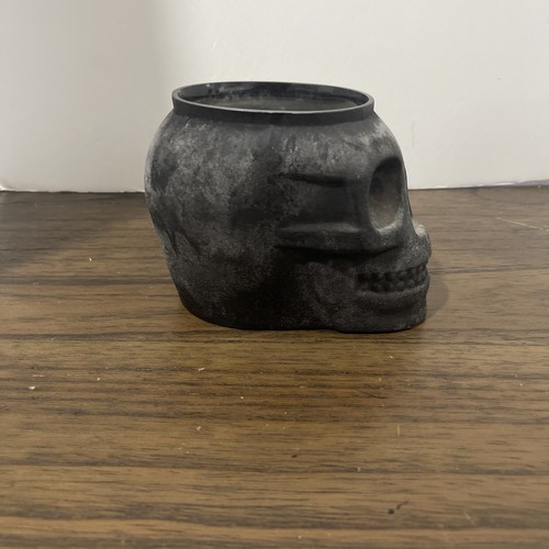 Soy Blend Made In India Black Skull Candle Forest Dreams - Picture 4 of 4