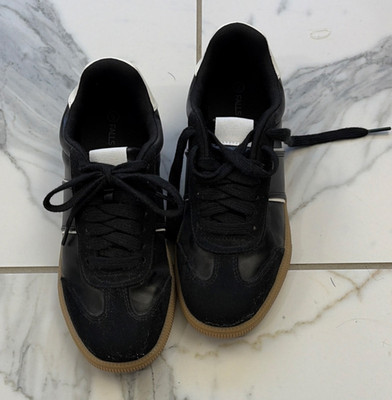 Falls Creek Black Lace Up Casual Sneakers Size 6 Contrast Heel Round Toe