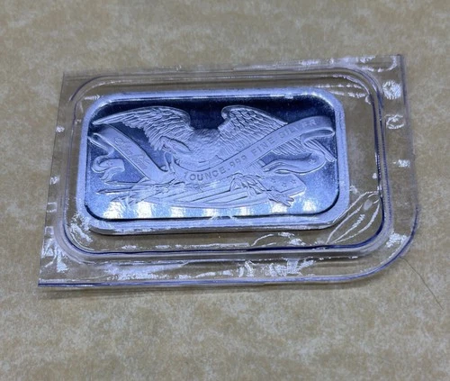UNOPENED SILVERTOWNE AMERICAN EAGLE SHIELD AND ARMS ONE OZ .999 FINE SILVER  BAR