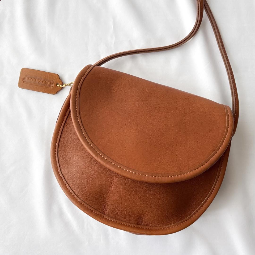 Old Coach Leather Shoulder Bag in Tan – Stylish Crossbody for Everyday Use