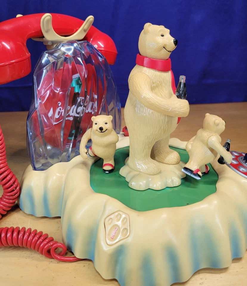 Teléfono vintage animado de oso polar de Coca-Cola Foto 3 de 4
