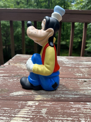 Walt Disney Productions Coloful Goofy Ceramic Sitting Figurine Collectible| 9.5''