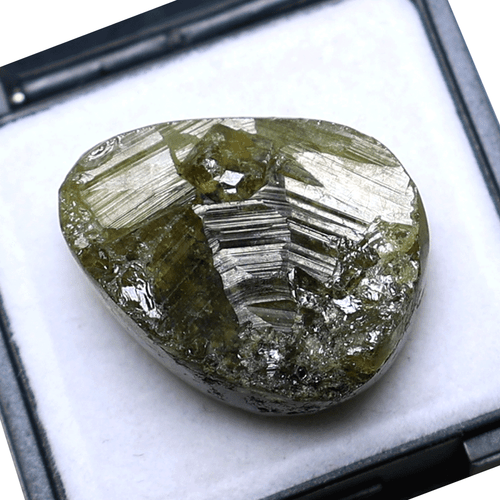 Volcanic Lines 51,6 CTS pietra preziosa cabochon cabochon naturale vesuvianite naturale superficie grezza - Foto 2 di 11