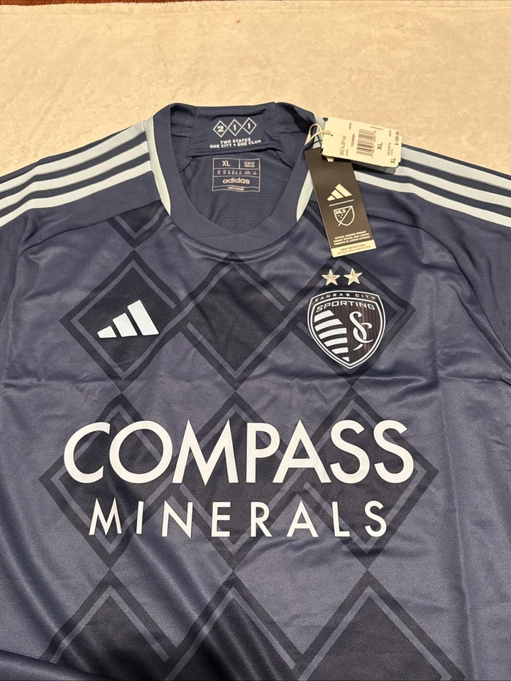 Camiseta deportiva de fútbol visitante Adidas para hombre 2024-25 versión auténtica de Kansas City XL Foto 4 de 4