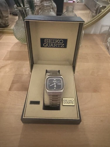 Seiko Quartz SQ 8223-508A Blue Dial Vintage Day/Date Mens Wrist Watch - RUNNING