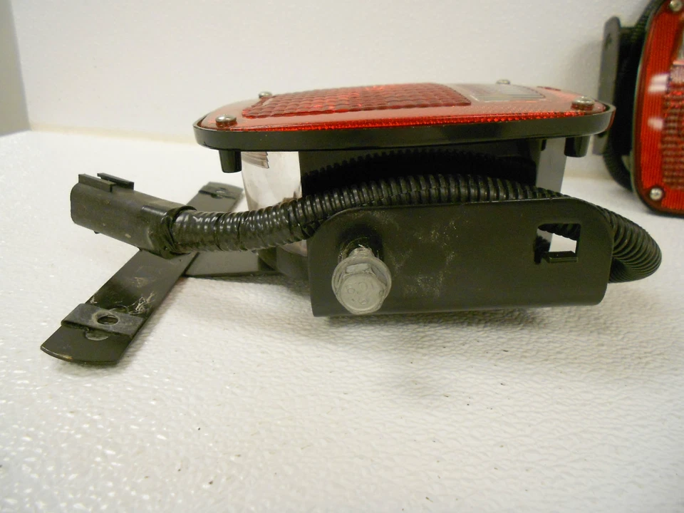 Luces traseras de chasis comercial OEM MOPAR 1987-2026 Foto 2 de 4