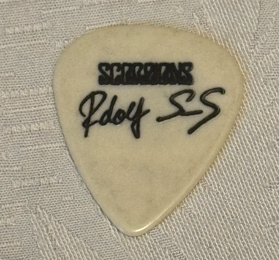 Scorpions スコーピオンズ　ルドルフシェンカー　ギター　ピック SCORPIONS RUDOLF SCHENKER GUITAR PICK VINTAGE TOUR STAGE-USED