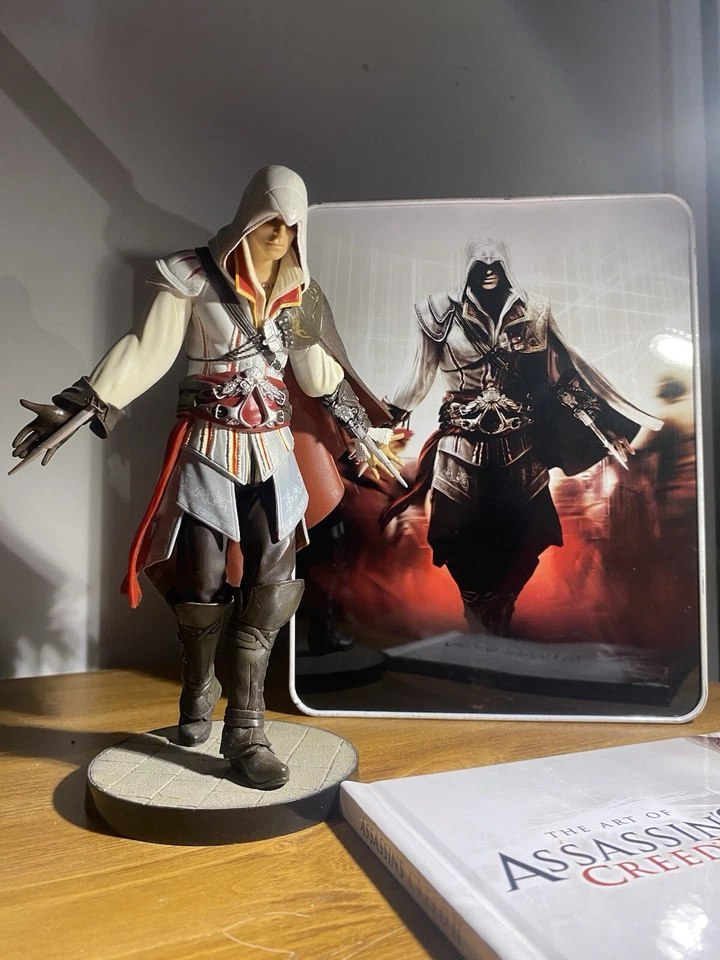 RARE Ezio Assassins Creed Action/Figure Decor 1st edition  - Image 2 of 4