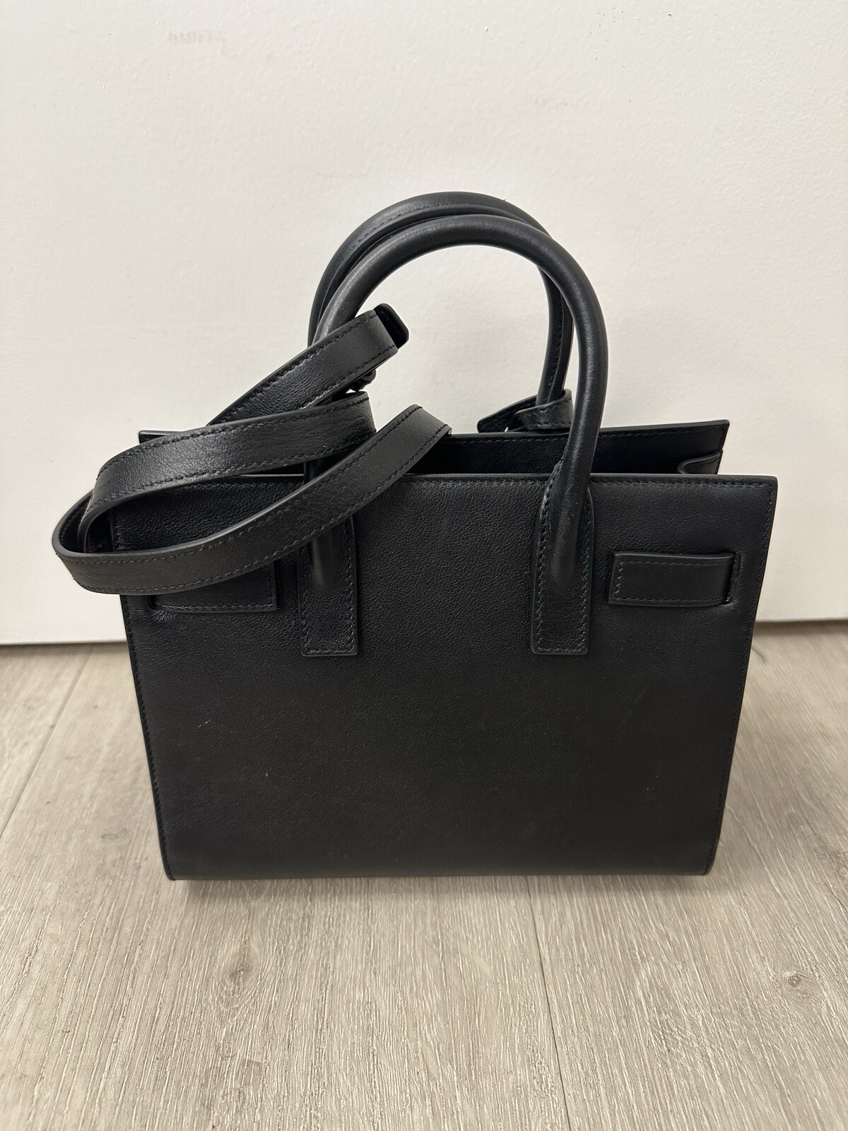 Borsa a tracolla Saint Laurent Sac de Jour G Hardware nano pelle nera