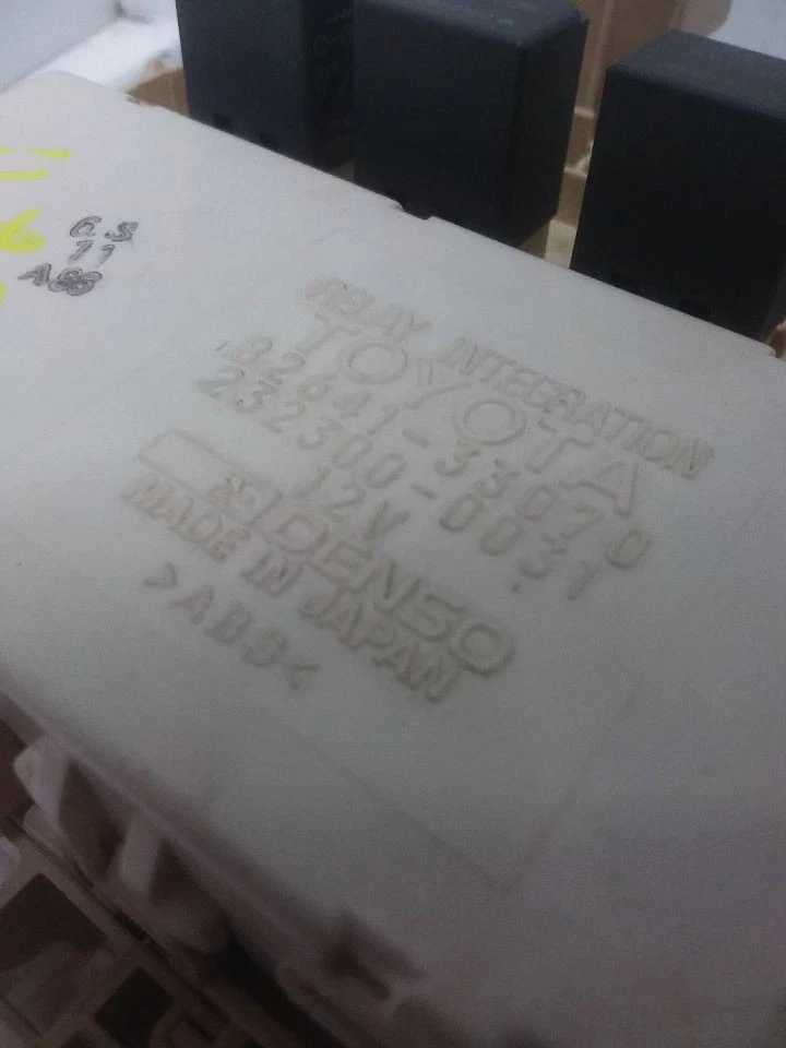 Caixa de junção fusível de cabine 1997 Toyota Camry 82641-33070 - Imagem 4 de 4