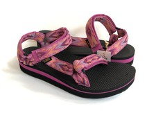 TEVA WOMEN MIDFORM UNIVERSAL DIAMOND FESTIVE FUCHSIA SANDAL US 9 / EU 40 / UK 7