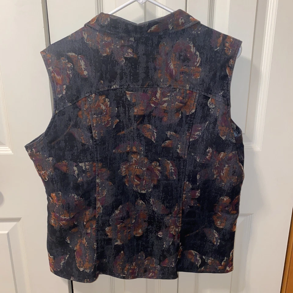 Christopher And Banks VEST Floral Black Burgundy Plum Tapestry  - Size XL - Image 4 of 4
