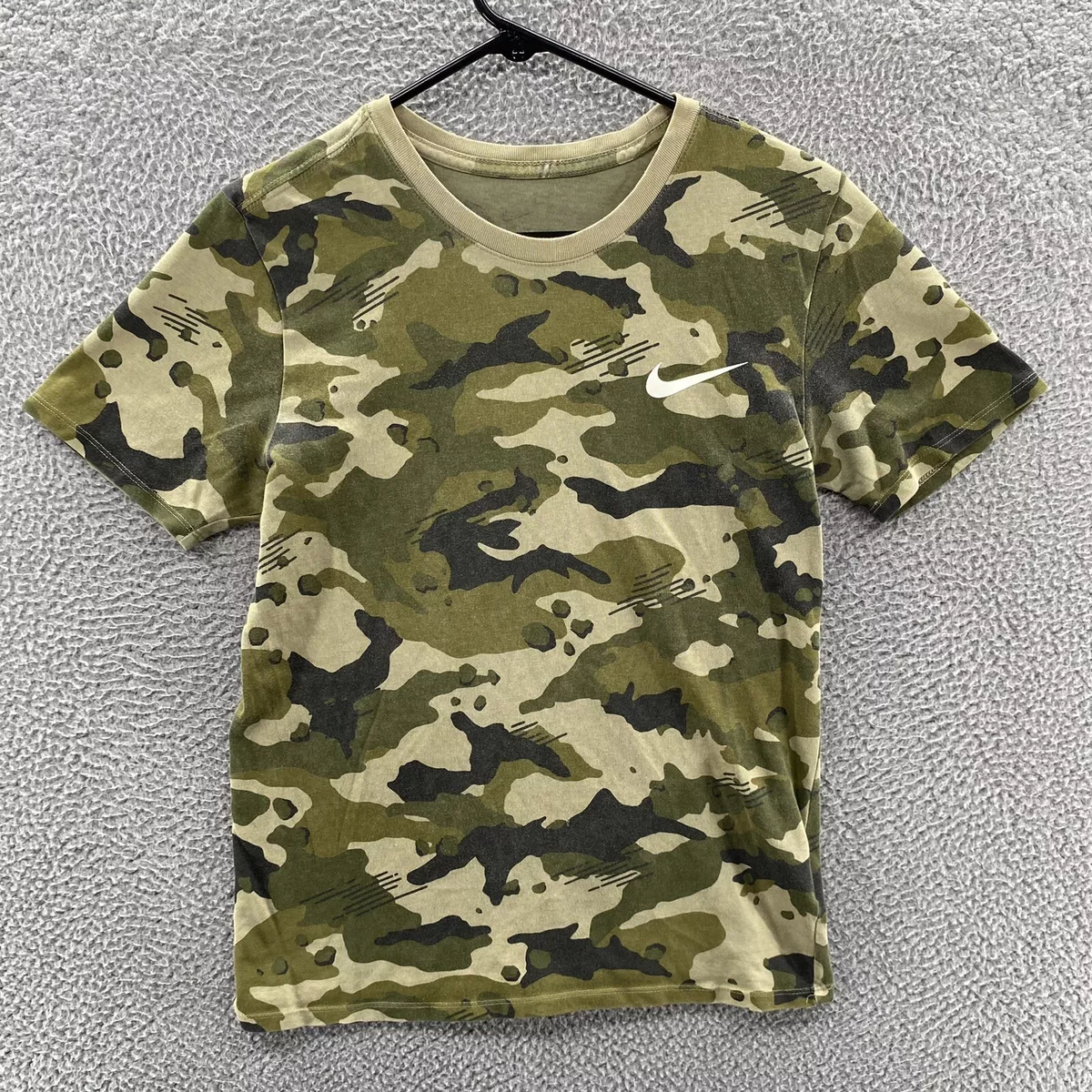 Camo nike store shirt womens